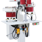 Máquina remachadora para fijar botones forrados en gorras